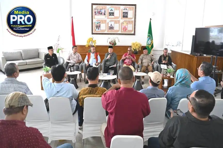 Konferensi pers di Lobby Dekranasda, Kantor Gubernur Sumut, Jalan Diponegoro 30 Medan, Kamis (242026).